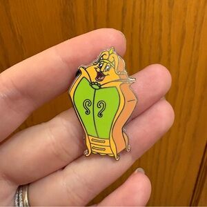 3/$30 Disney Madame de la grande Bouche Pin